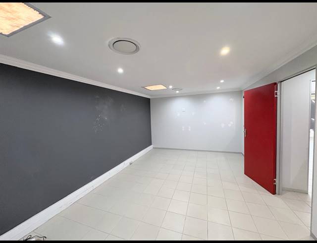 113M² OFFICE TO LET IN FOURWAYS
